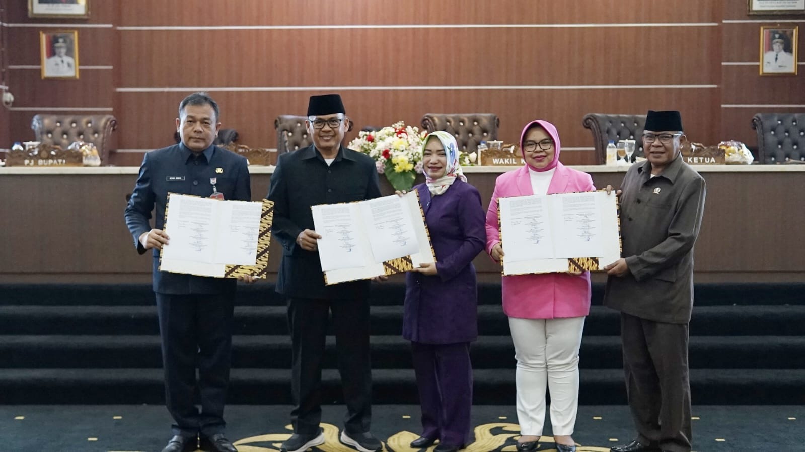 DPRD Dan Pemkab Purwakarta Menandatangani Nota Kesepakatan KUA-PPAS TA ...